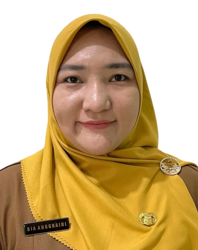 Ria Anggraeni, S.Pd., M.Pd. (Pasfoto)